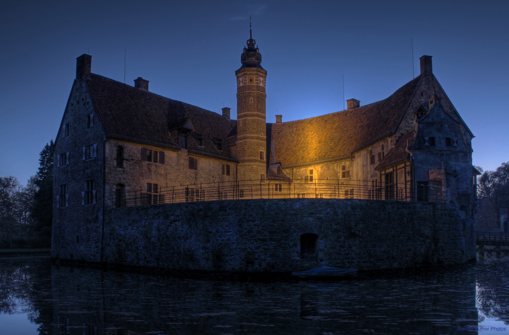 Burg Vischering zur blauen Stunde