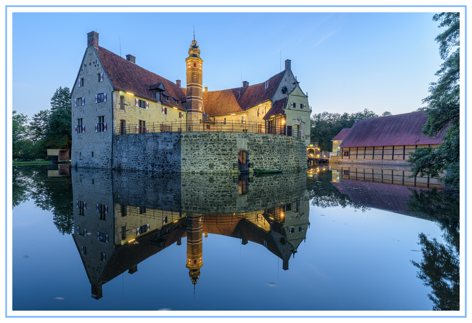 Burg Vischering zur blauen Stunde