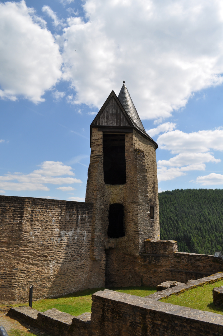 Burg von Bourscheid2