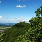 Burg von der Neuffener Alb (etwa auf gleicher Höhe)