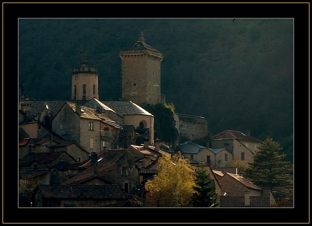 Burg von Peyreleau in den Cévennes