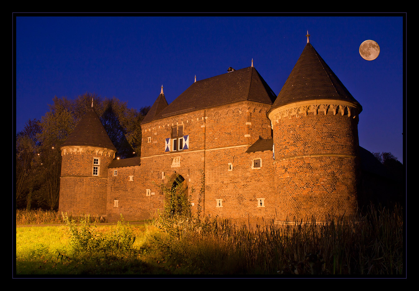 Burg Vondern am Abend