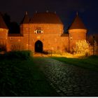 Burg Vondern bei Nacht .