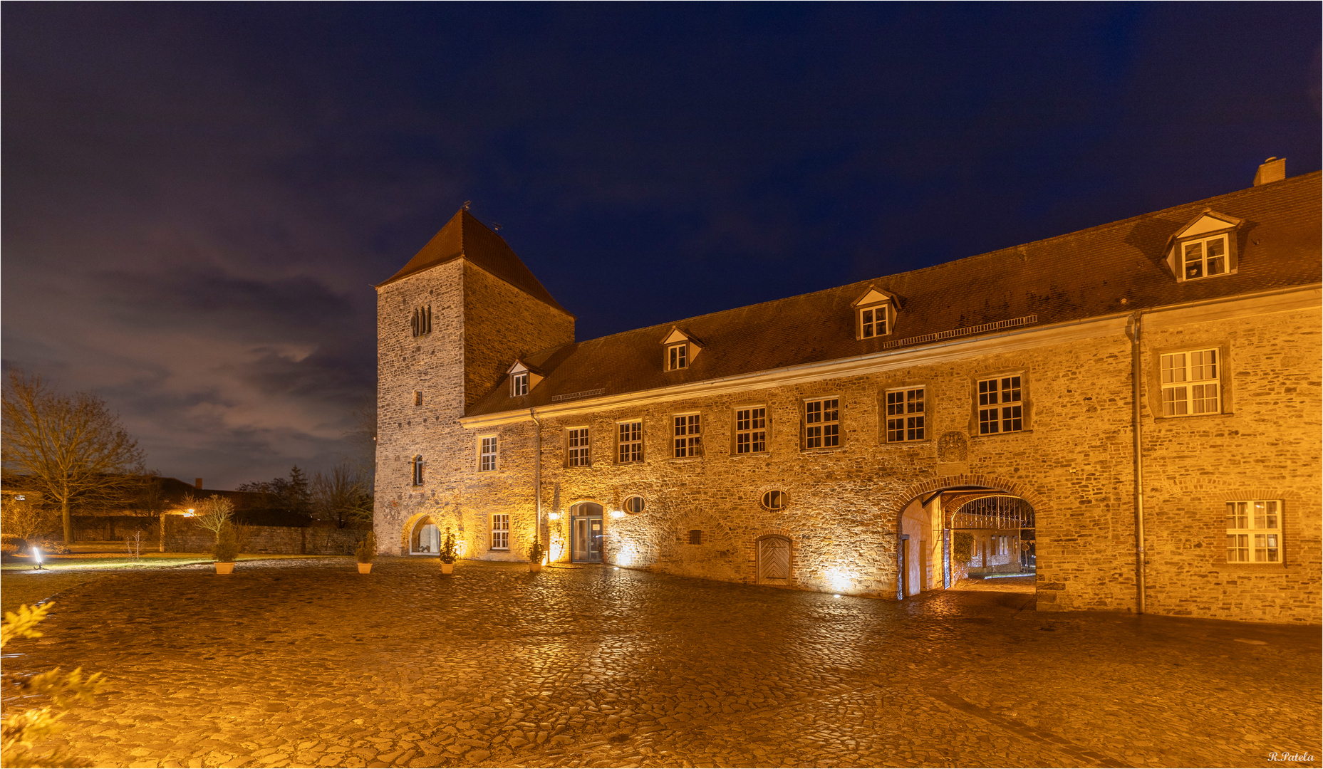 Burg Wanzleben im Regen