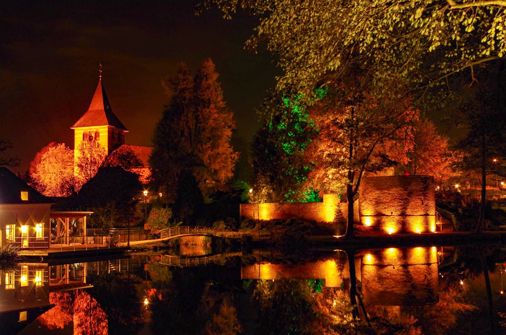 Burg Wassenberg am Abend