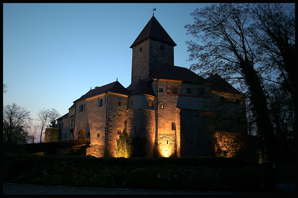 Burg Wernberg in der Dämmerung