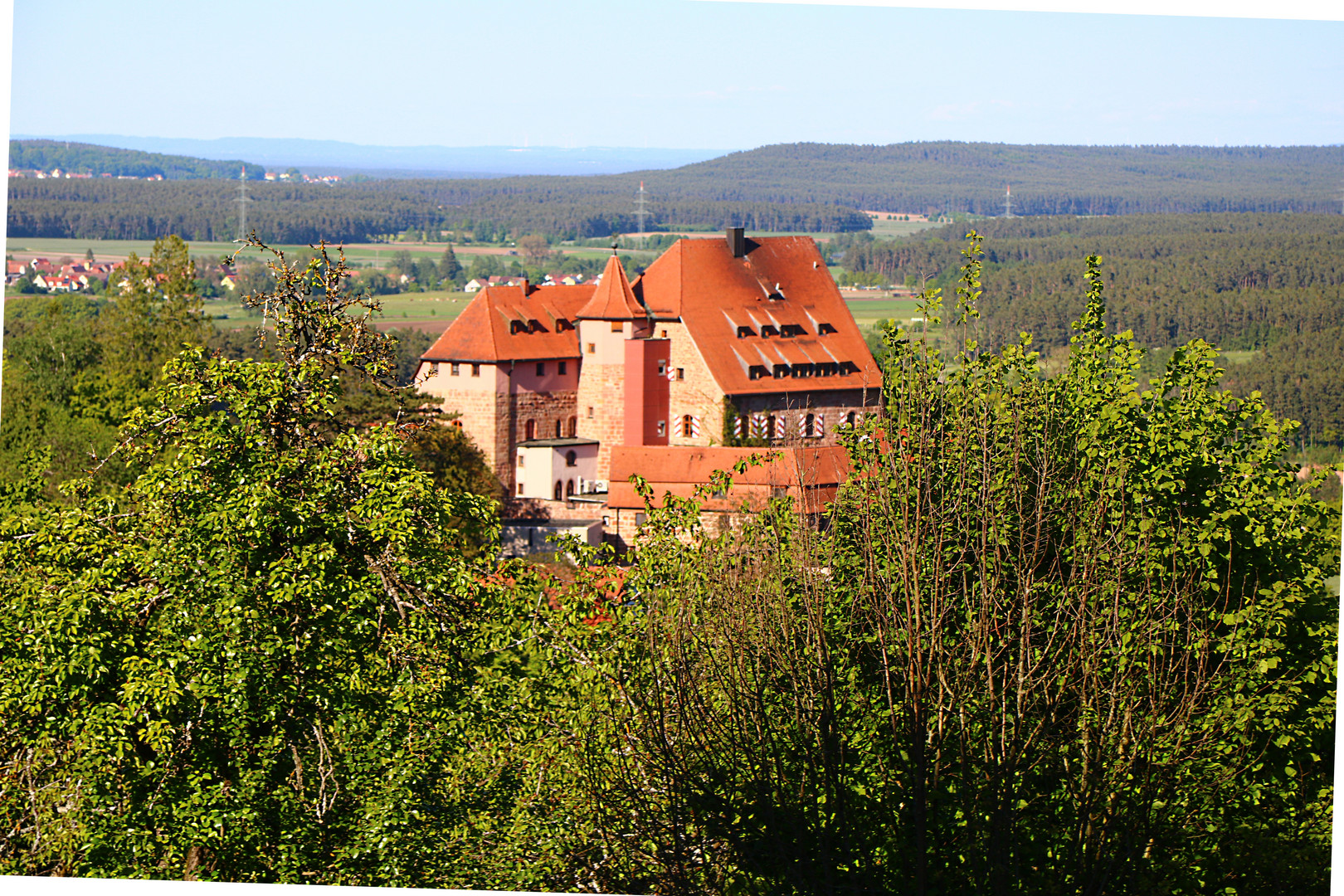 Burg Wernfels im Frühling