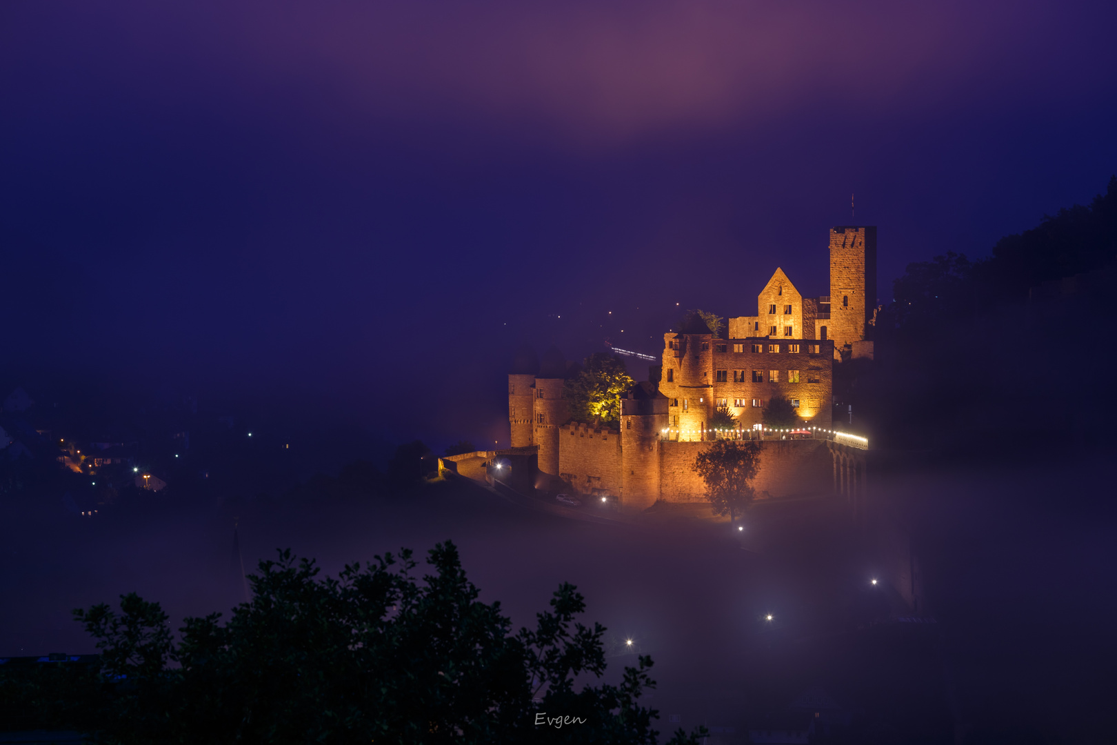 Burg Wertheim im Nebel