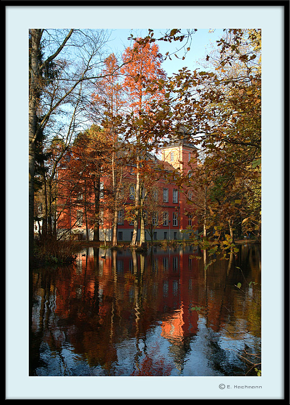 Burg Wissem im Herbstkleid