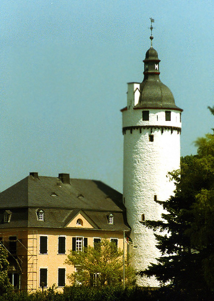 BURG ZIEVEL , HERRENHAUS, EIFEL