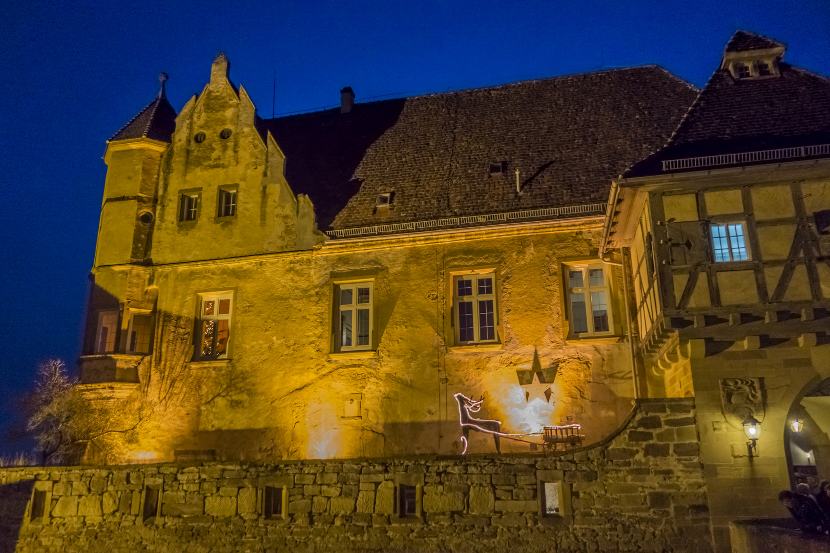 Burg zur Blauen Stunde