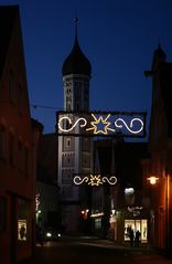 Burgau: Stadtstraße und Stadtpfarrkirche