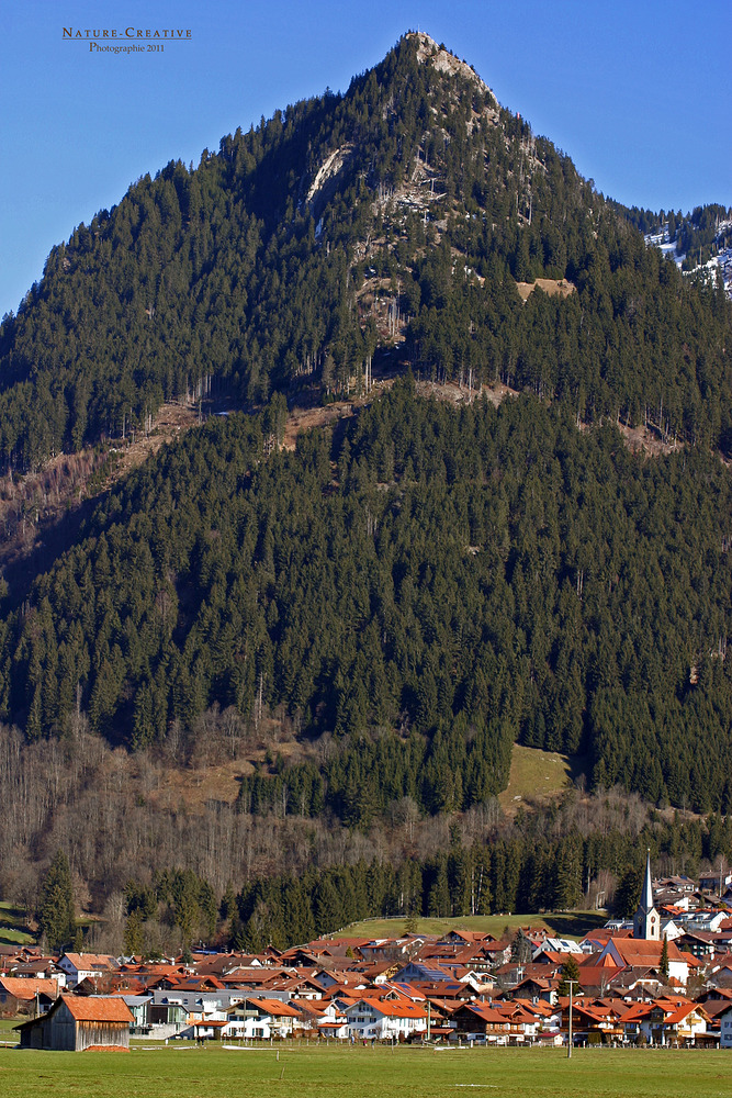 "Burgberg im Allgäu am Fuße des Grünten 1738m"