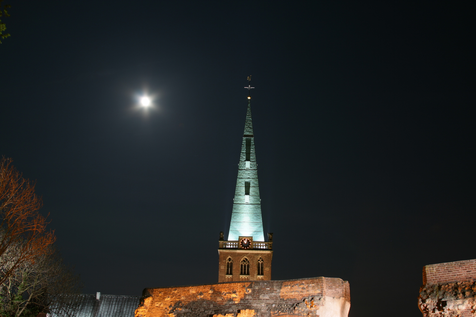 Burgberg/ St. Gangolf in Heinsberg bei Nacht