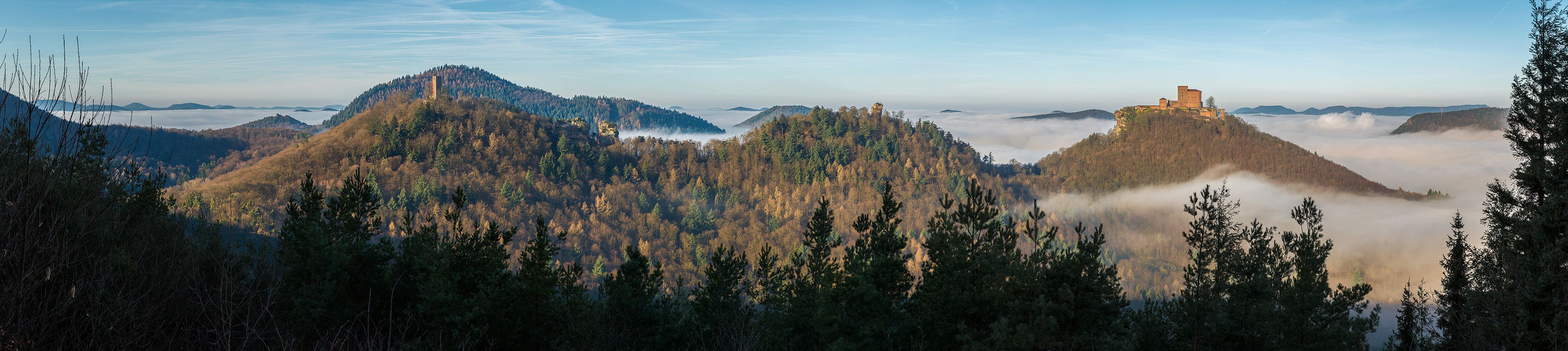 Burgen im Morgenlicht