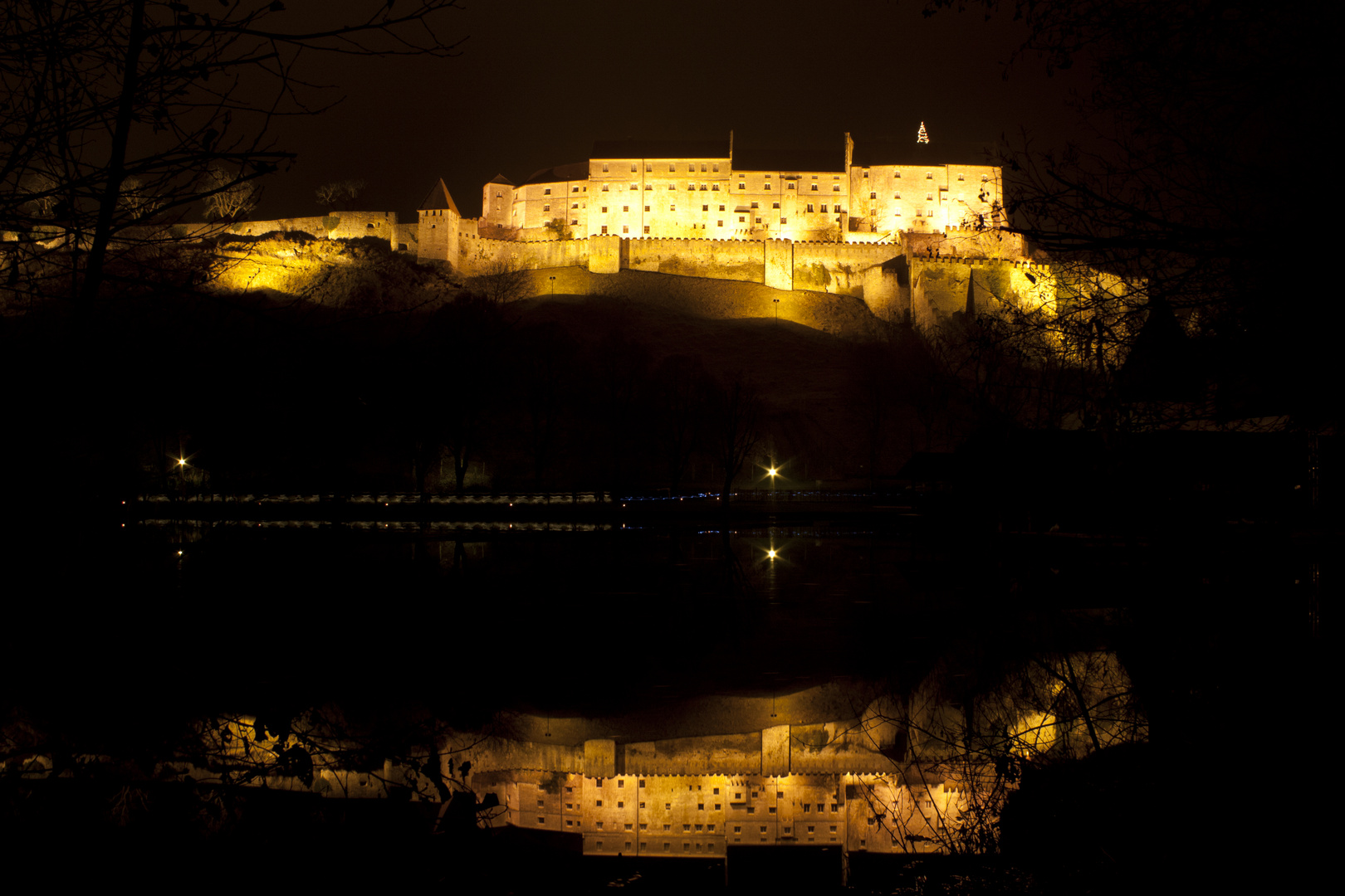 Burghausen Burg bei Nacht
