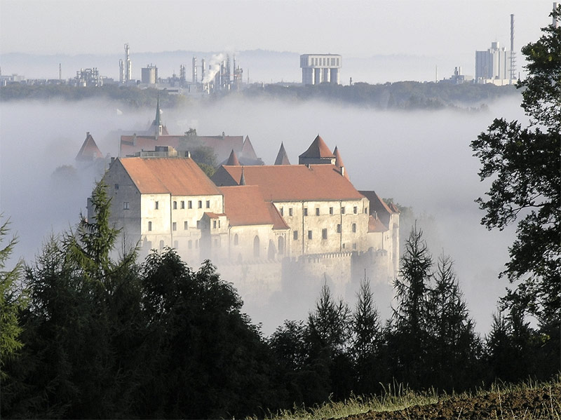 Burghausen im Nebel