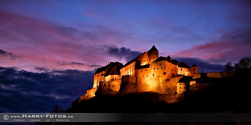 Burghauser Burg bei Sonnenuntergang