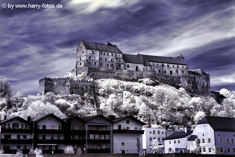 Burghauser Hauptburg von der österreichischen Salzachseite aus Fotografiert