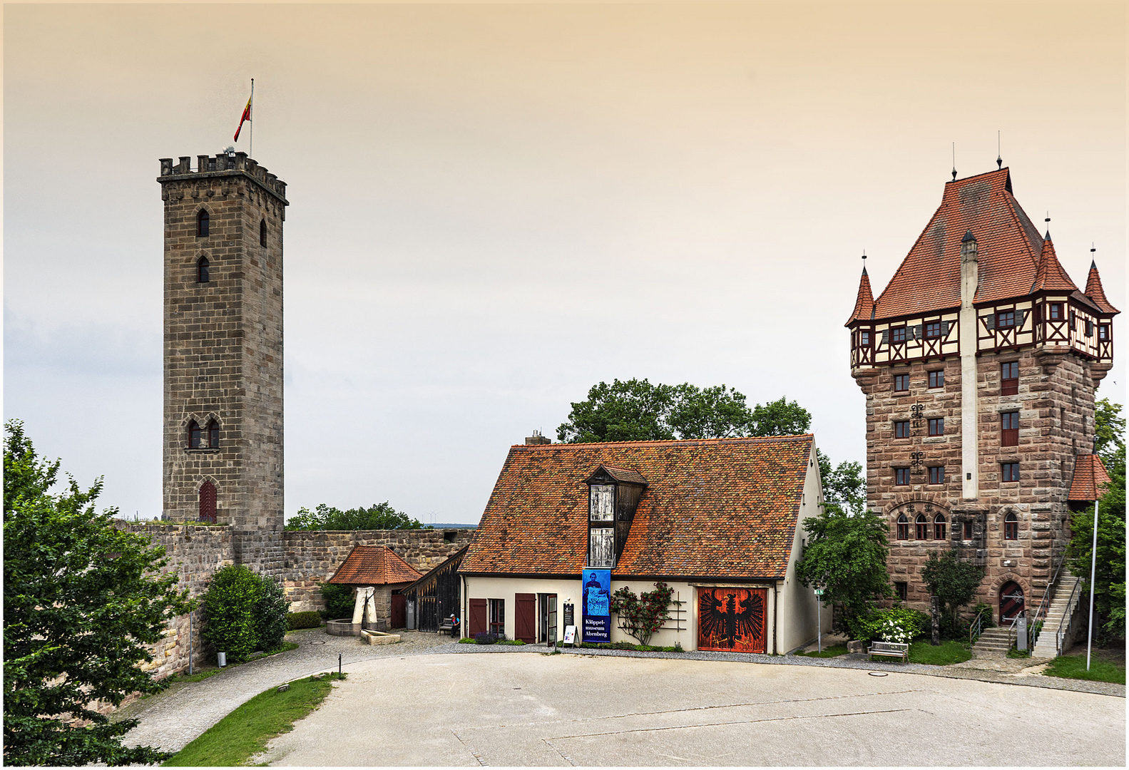 Burghof  Burg Abenberg