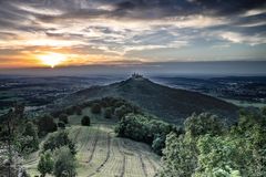 Burg_Hohenzollern_Sonne_am_Abend