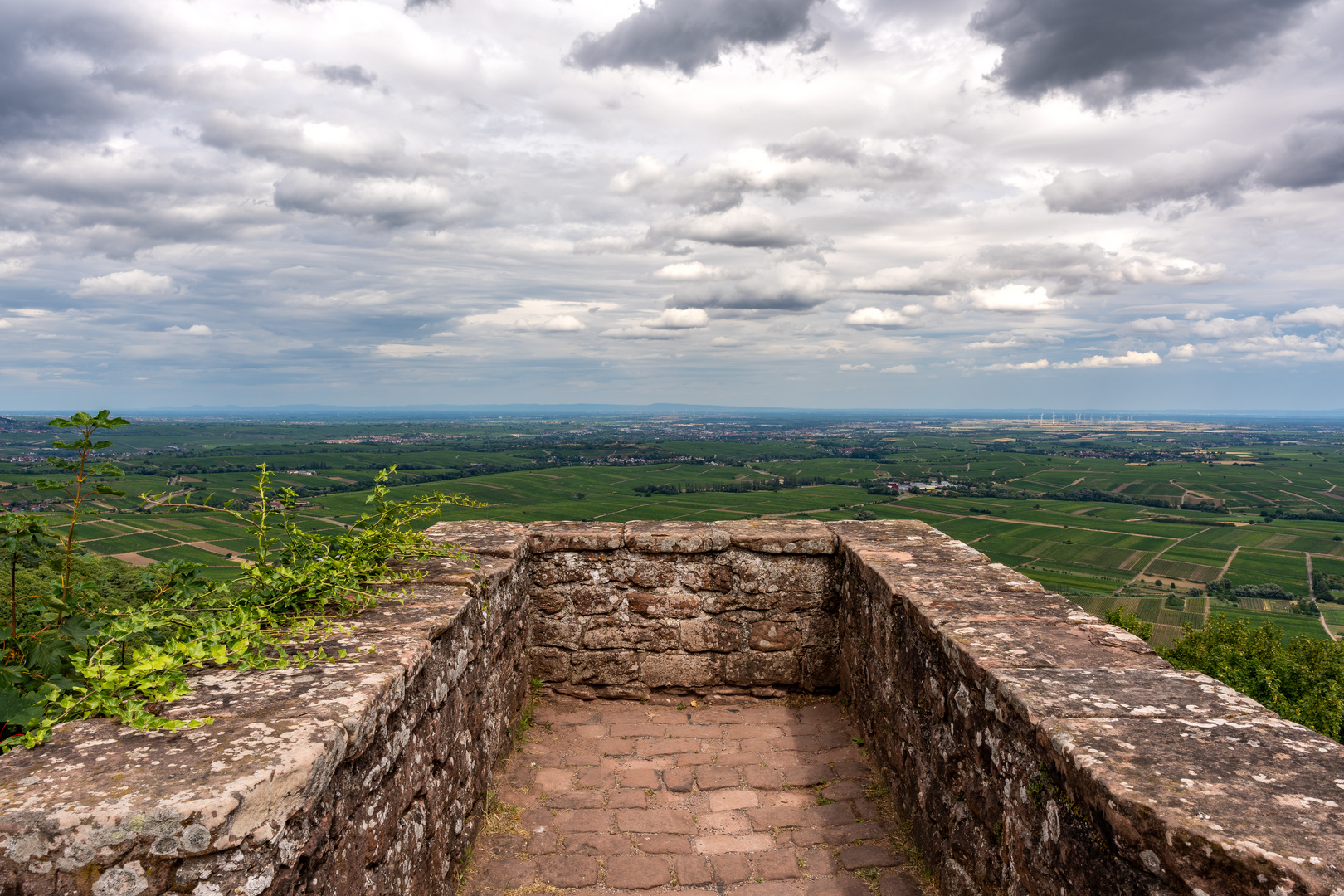 Burgmauer mit Weitblick