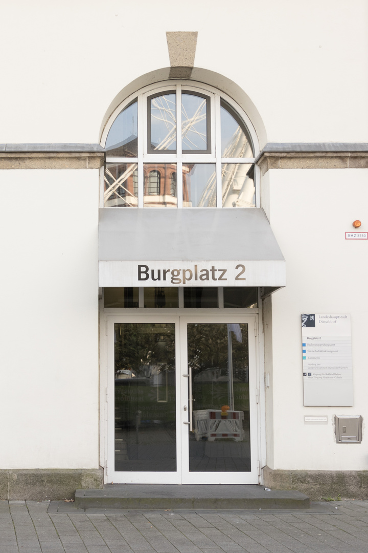 Burgplatz 2