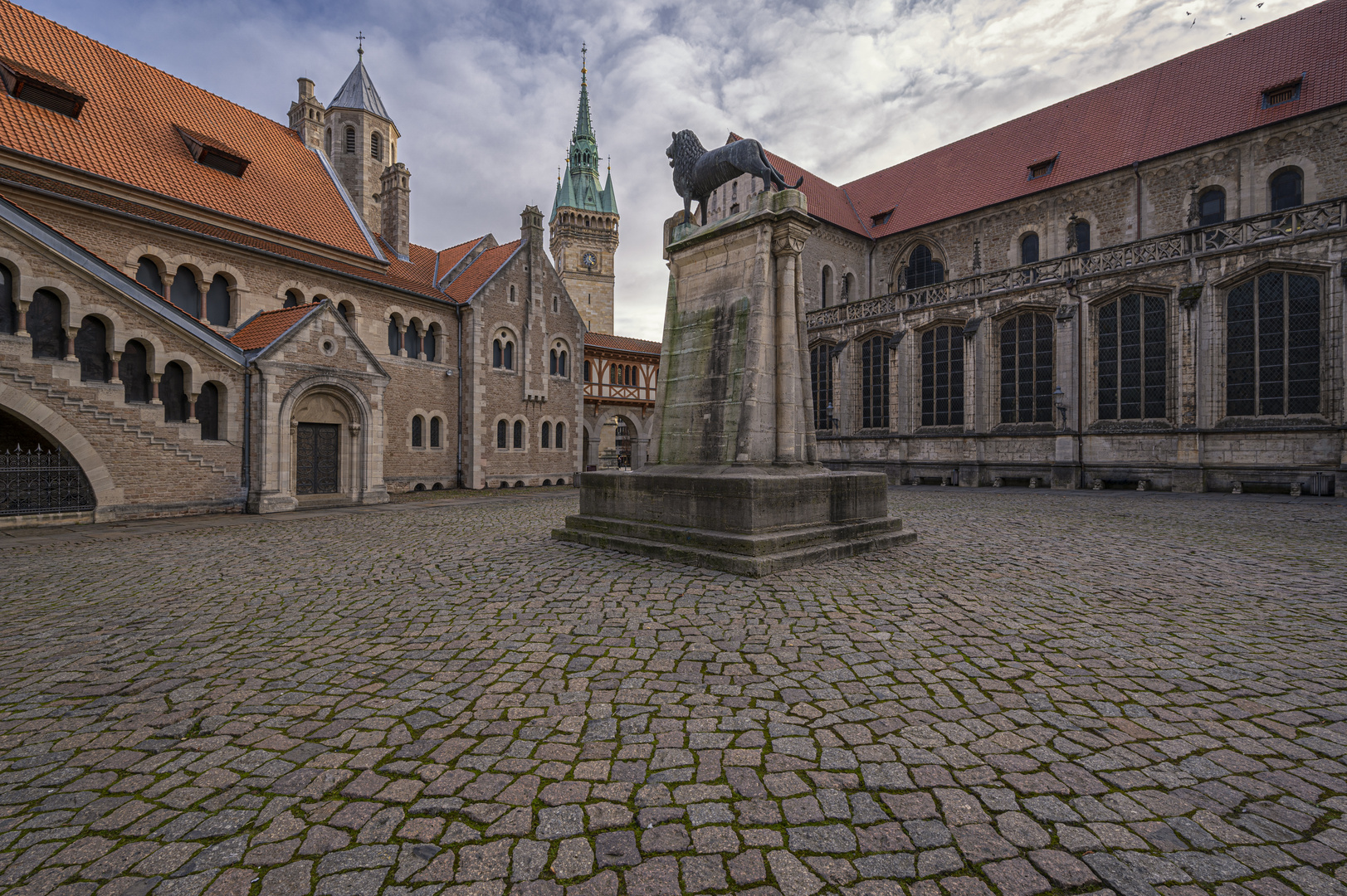 Burgplatz - Rathaus - Burglöwe