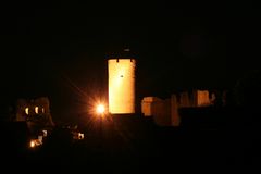 Burgruine bei Nacht