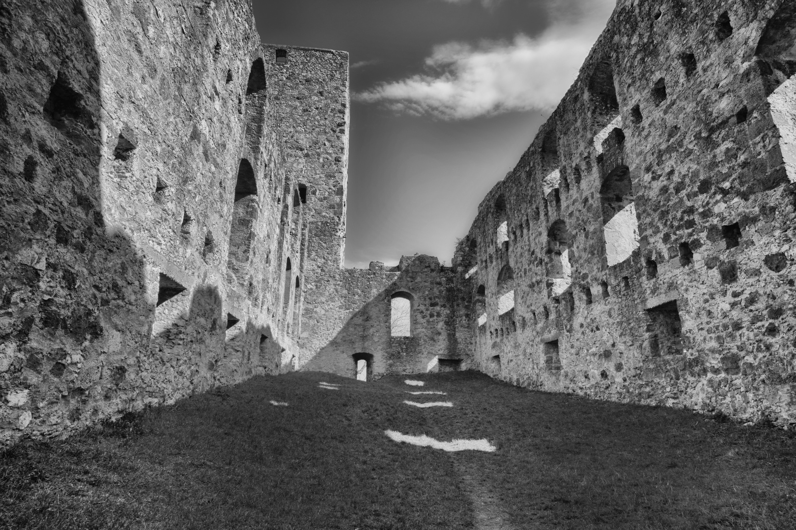 Burgruine. Der Zweigeschossigen Wohnsaals