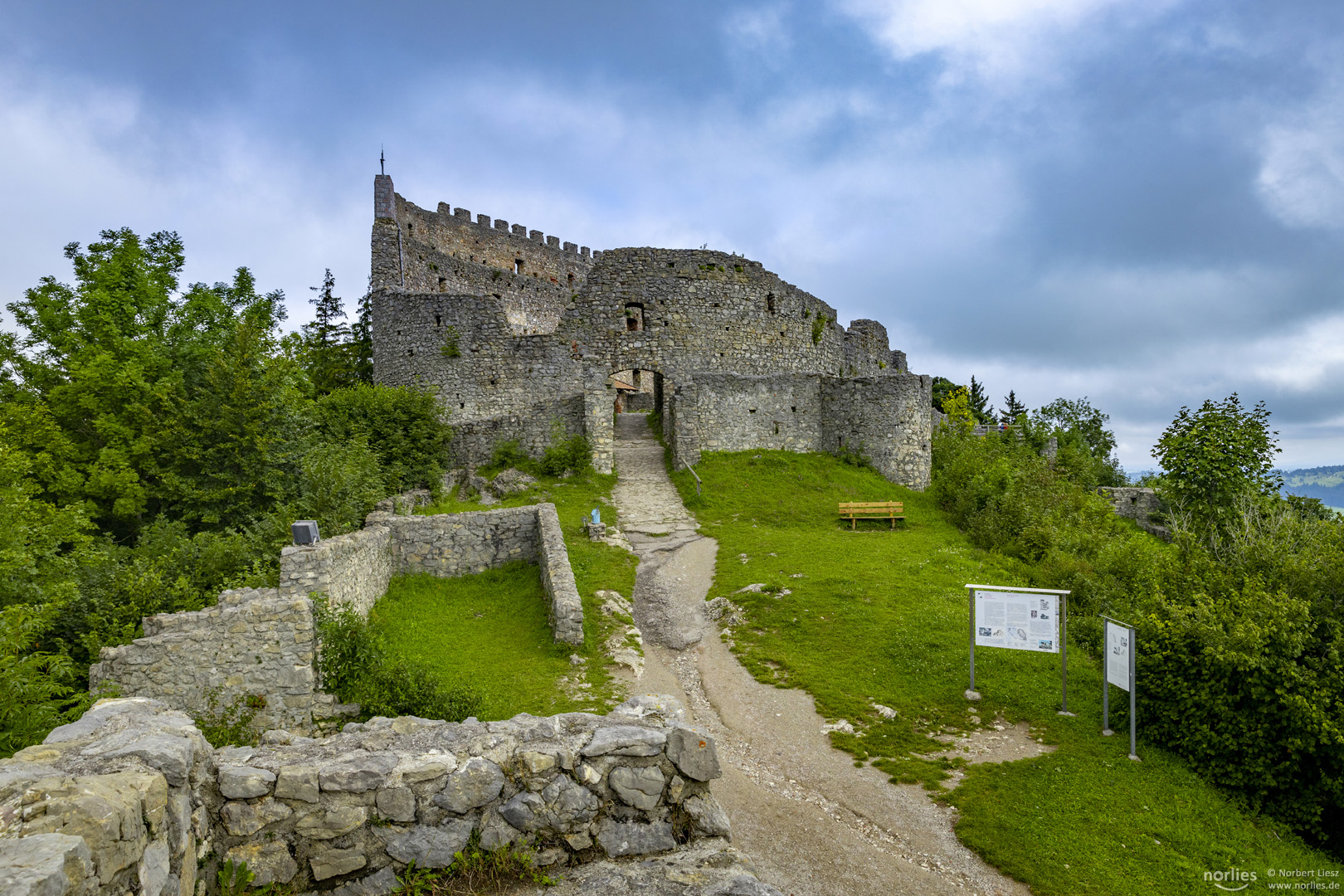 Burgruine Eisenberg Eingang