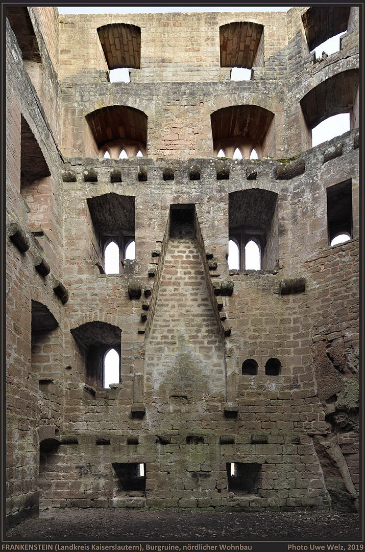 Burgruine Frankenstein, Ostwand des nördlichen Wohnbaus, von Westen