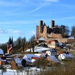 Burgruine Hanstein mit dem Ort Rimbach zu ihren Füßen