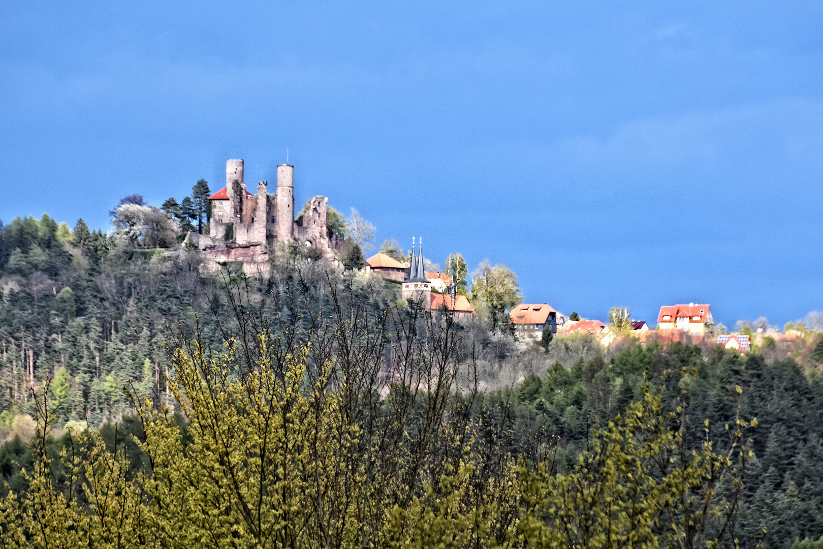 Burgruine Hanstein von der Burg Ludwigstein aus fotografiert