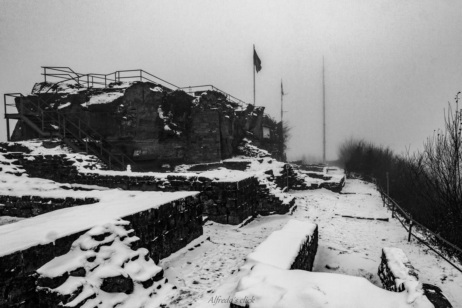  Burgruine Hohenburg im Winter