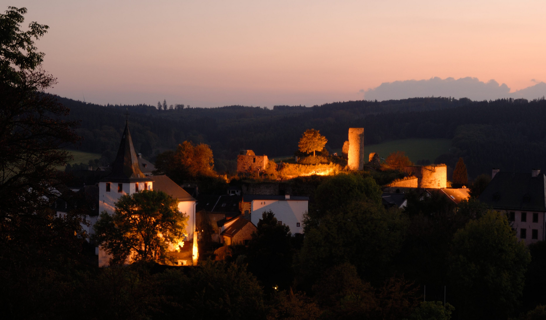 Burgruine Kronenburg Eifel bei Nacht!