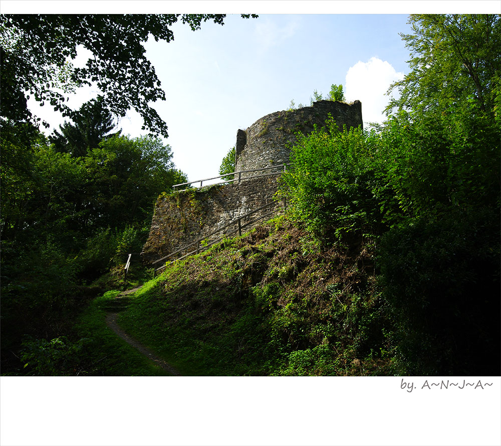 * Burgruine Nordeck...*