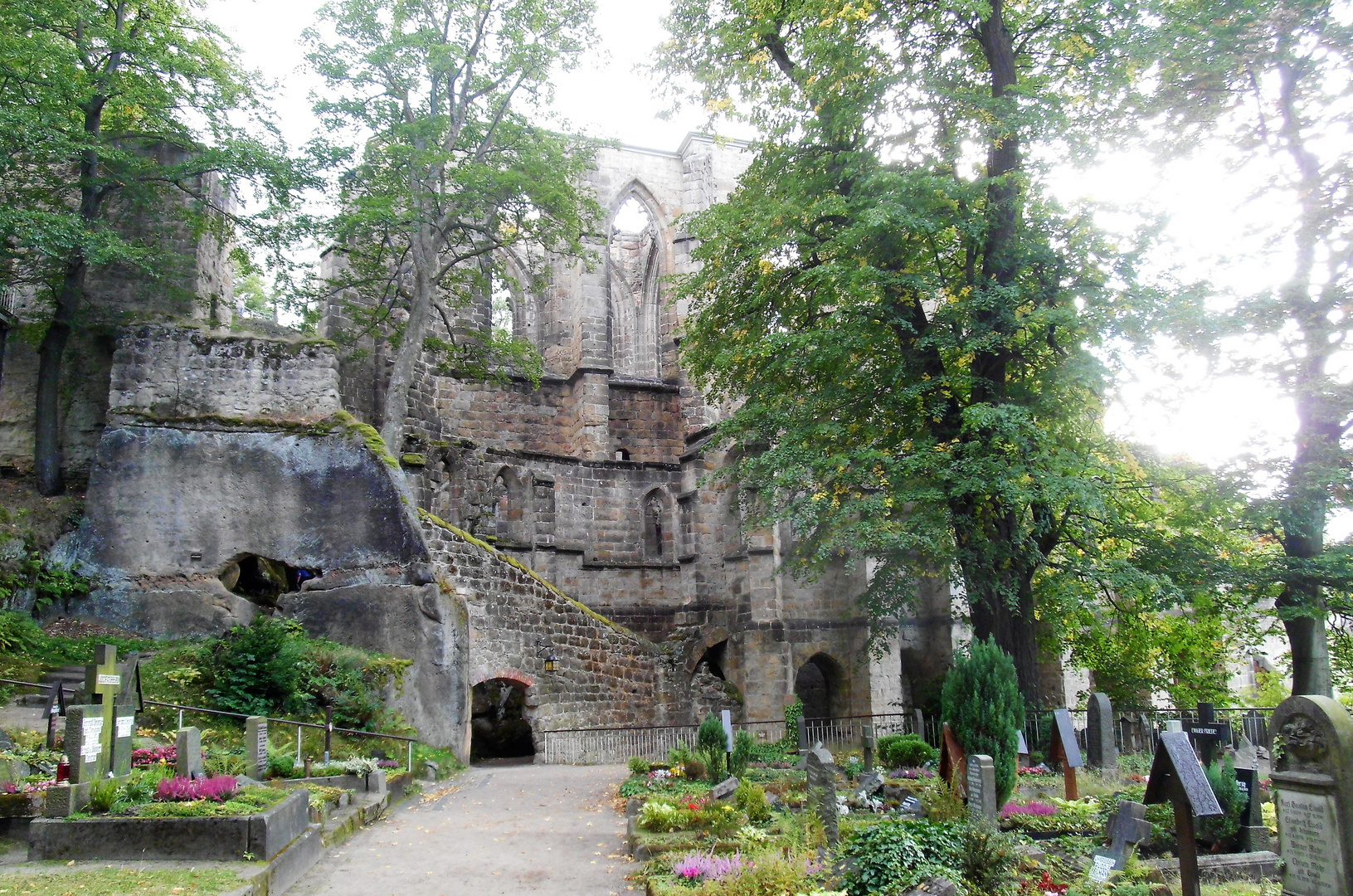 Burgruine Oybin mit Friedhof