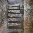 Burgruine Ramburg, unvollendete Treppe aus dem Felsenkeller unter der Oberburg
