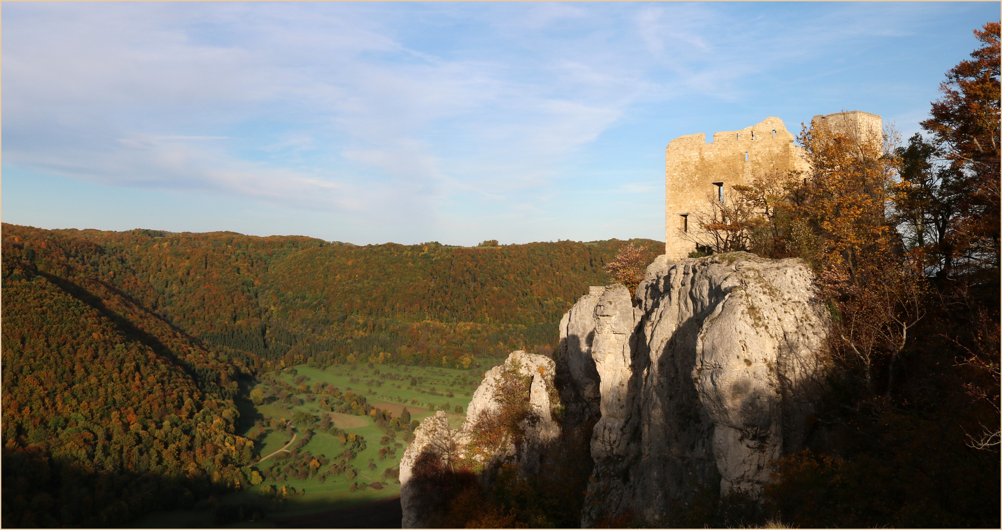 Burgruine Reußenstein im Herbst