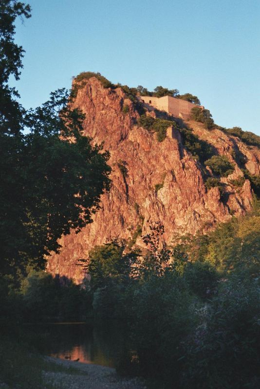 Burgruine Rheingrafenstein, von Bad Münster aus gesehen