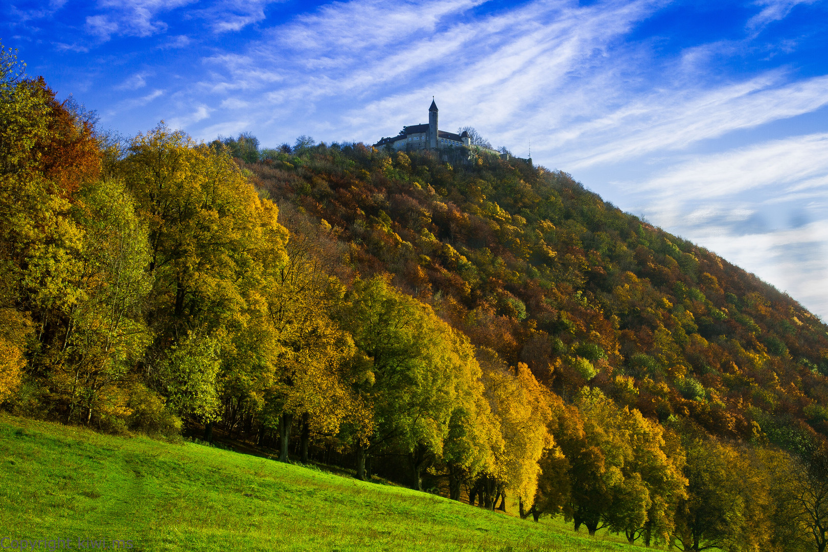 Burgruine Teck im Herbstkleid