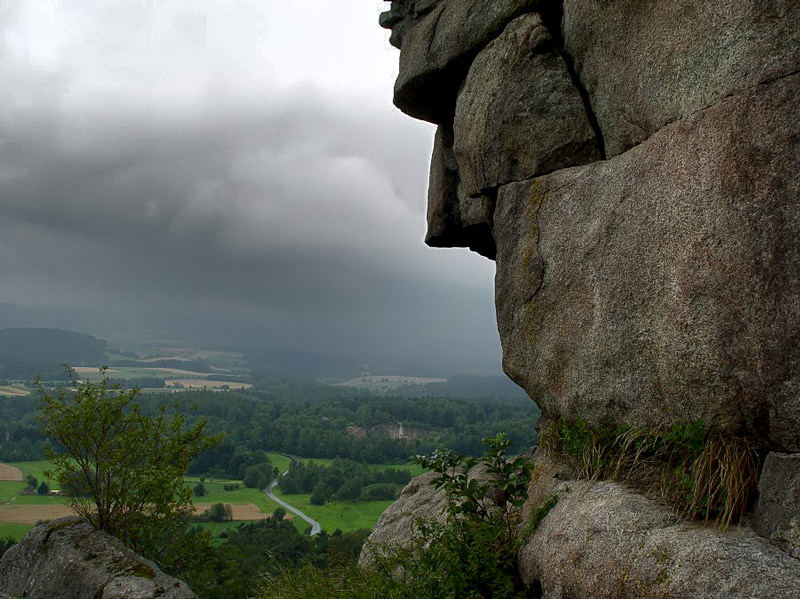 Burgruine und Donnerwetter (Flossenburg)