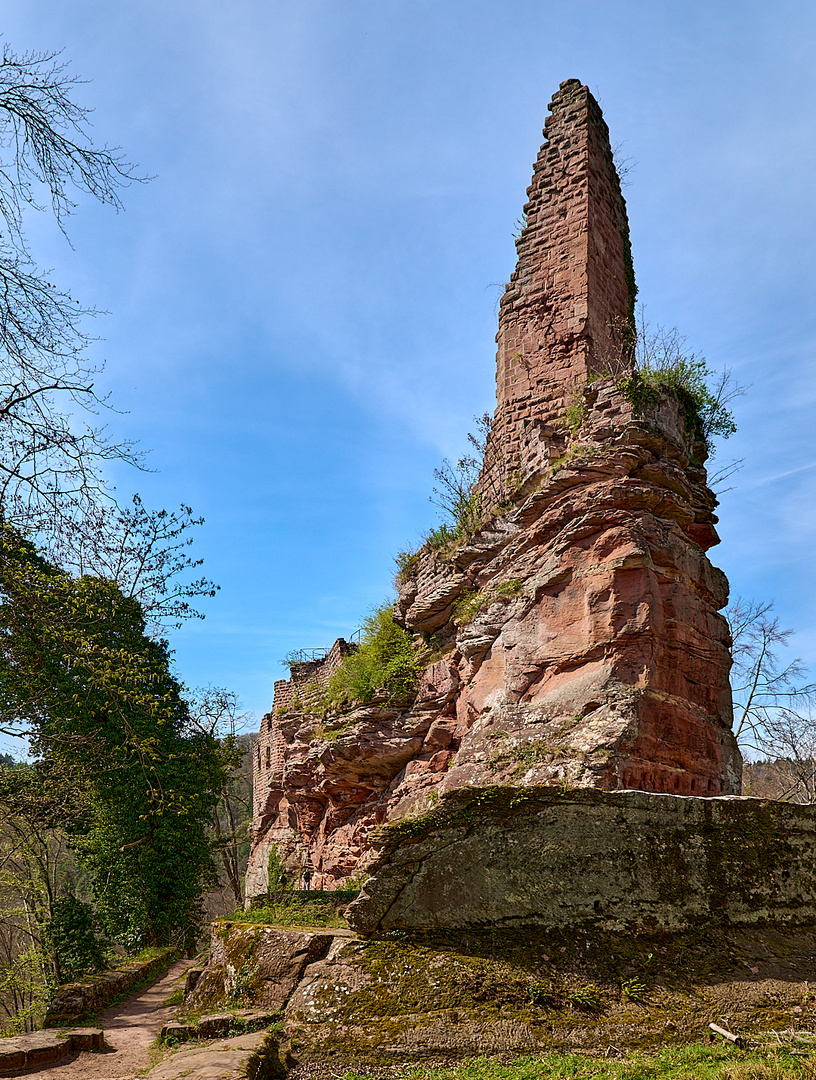 Burgruine Wasigenstein, beeindruckend ist der Anblick mit den Resten vom Burgfried an der...