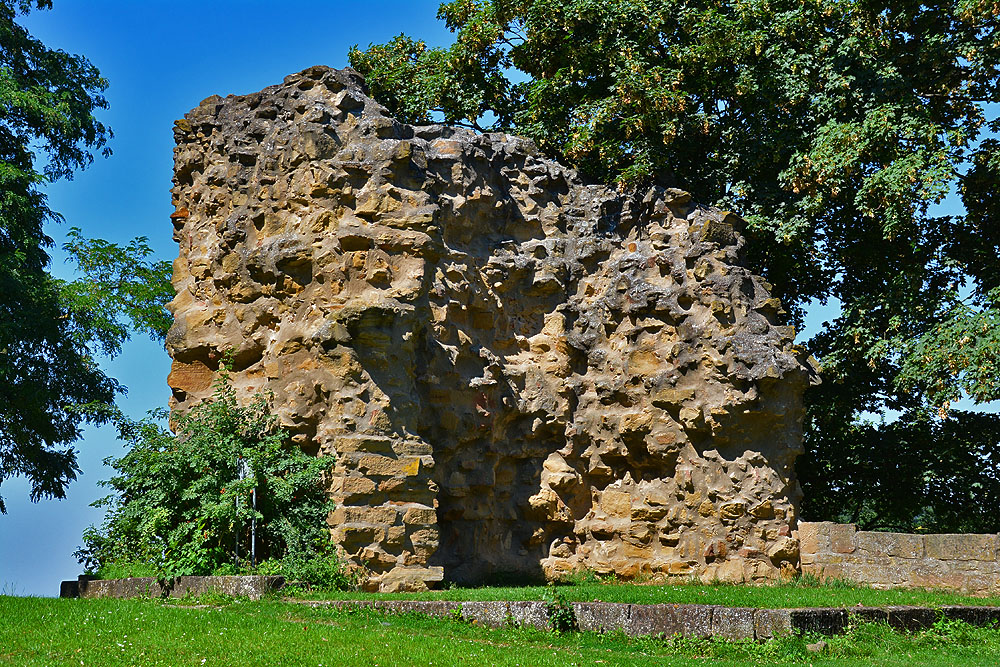 Burgruine Weibertreu bei Weinsberg - Rest vom Bergfried