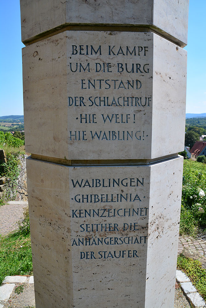 Burgruine Weibertreu bei Weinsberg - Säule mit Inschrift