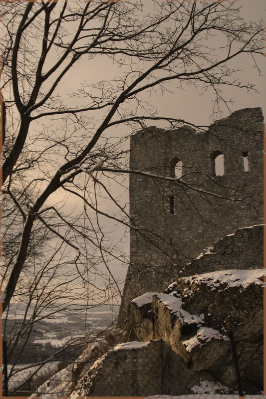 Burgruine Wolfstein in leichtem sepia