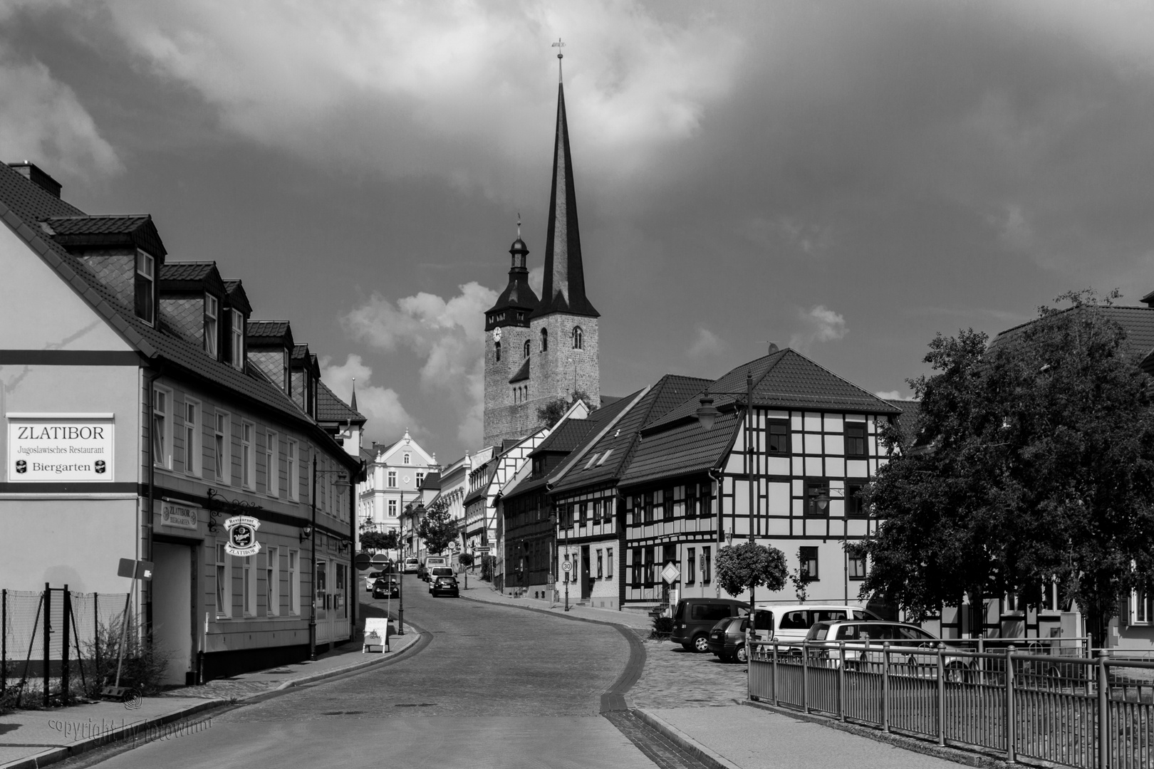 Burg/SA - der "Breite Weg" mit Blick zur Kirche "Unser lieben Frauen"