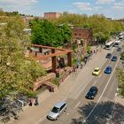 Burgstraße in Kaiserlautern mit Blick auf die Ruine Kaiserpfalz, das Casimirschloss mit...