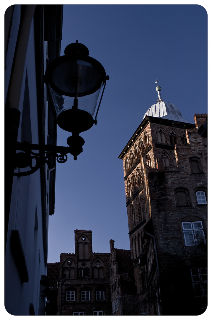 Burgtor (knackig kalt mit Bilderbuchhimmel)